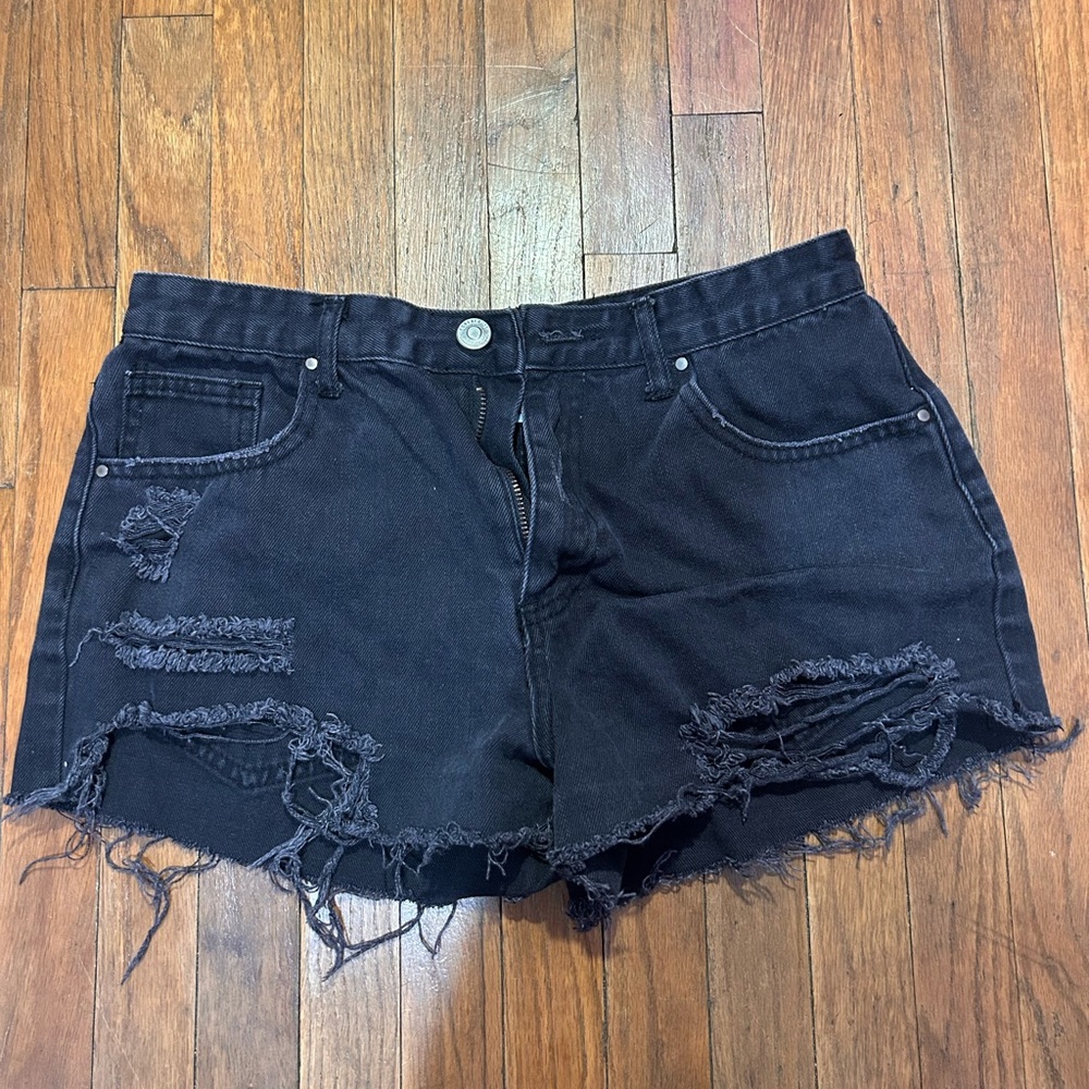 super cute ripped jean shorts (booty shorts)